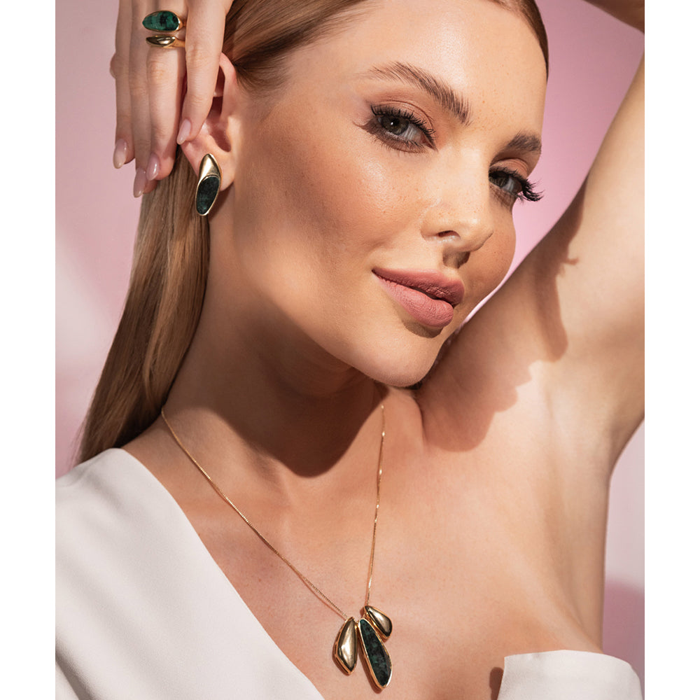 Possebon Joias Set Collar y Pantallas Stud, Piedra Natural Esmeralda, Brass Gold Plated