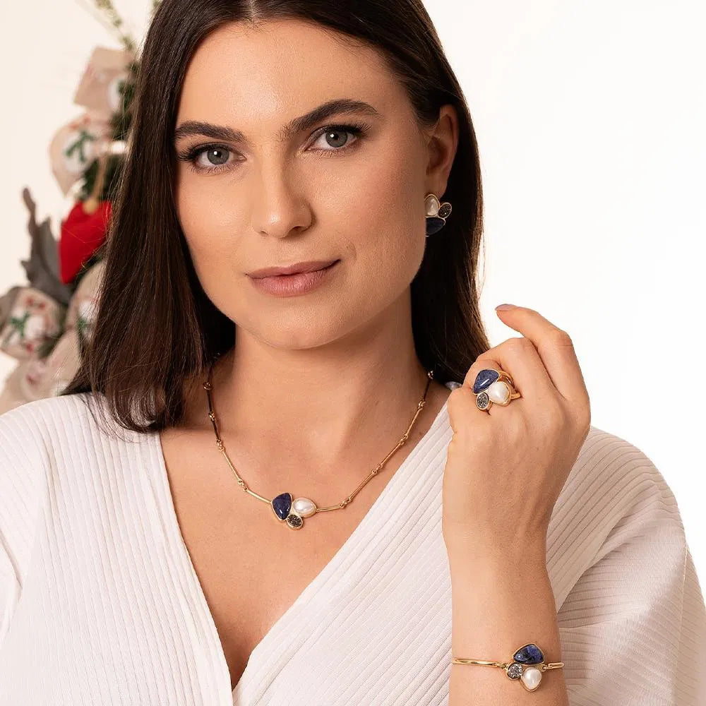 Possebon Joias Set Collar y Pantallas Stud, Piedra Natural Sodalita/ Drusa Titanio/ Perla Concha Blanca, Brass Gold Plated