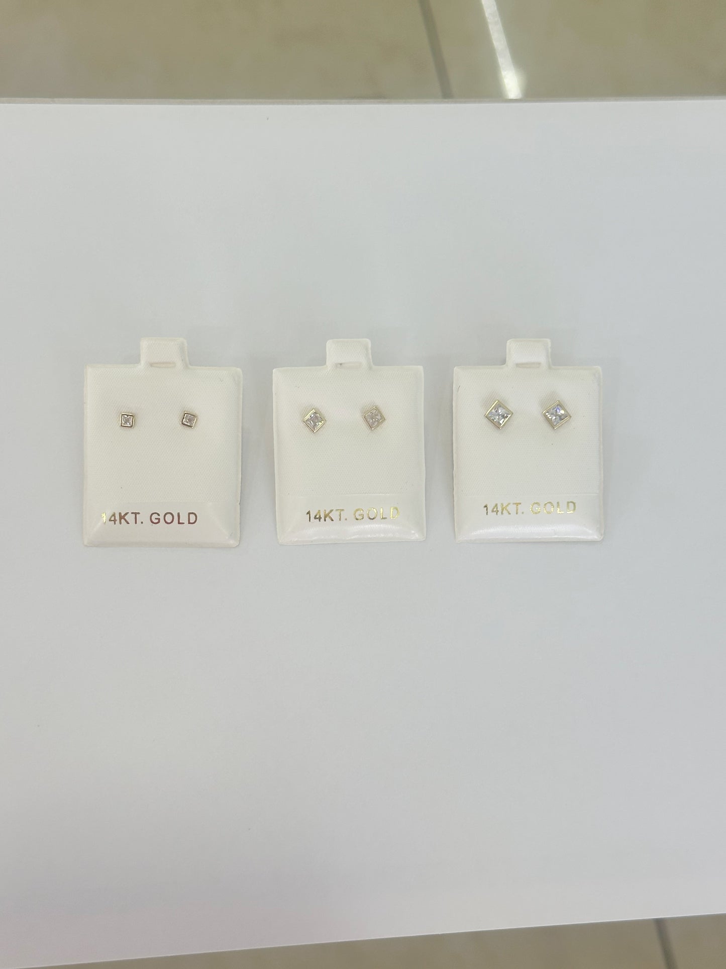 Pantallas Cuadrada Zirconia 14kt