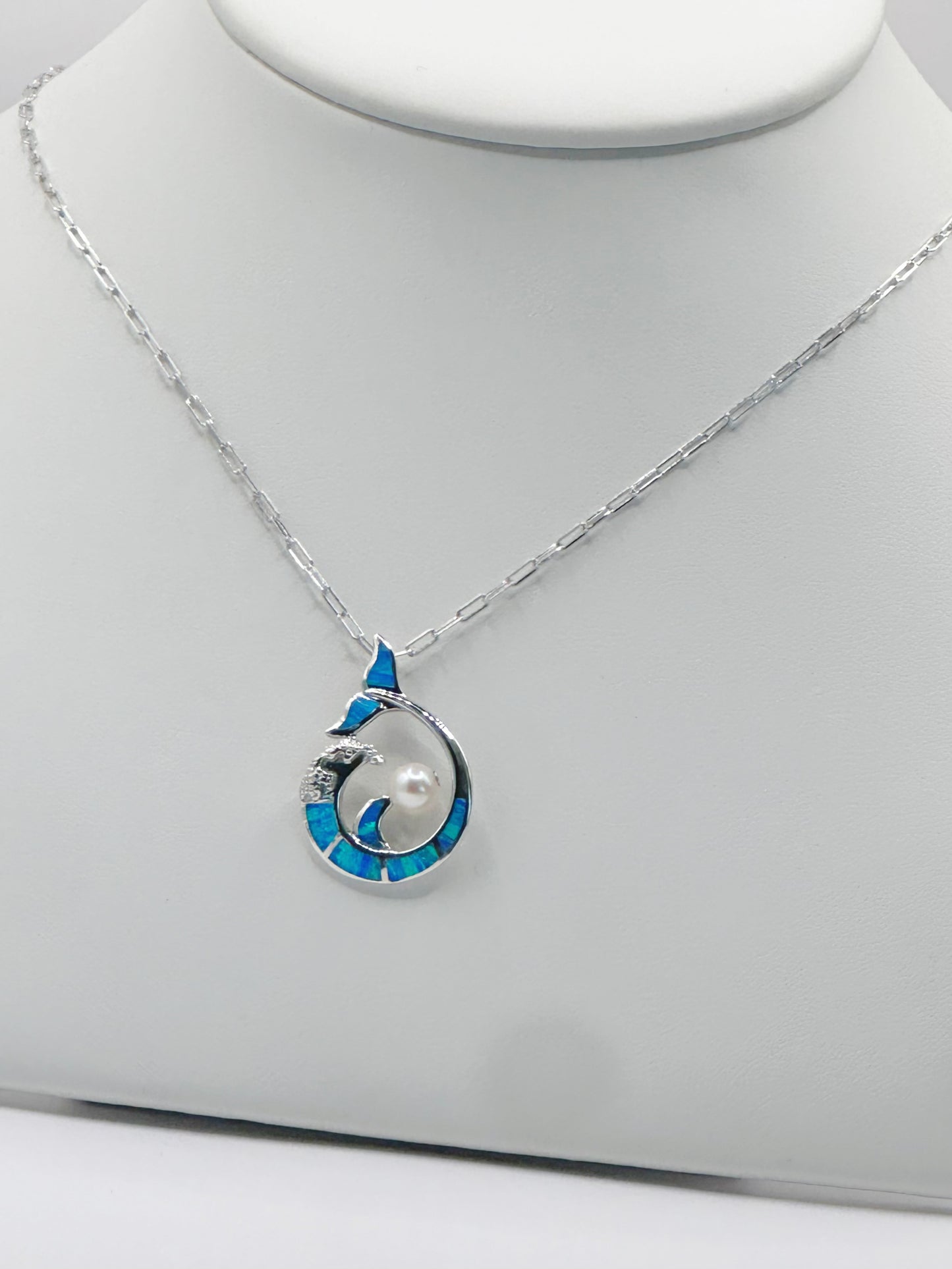 Cadena Paper Clip, Charm Dolphin Tail con Ópalo Azul y Perla, Plata 925, Rhodium Plated