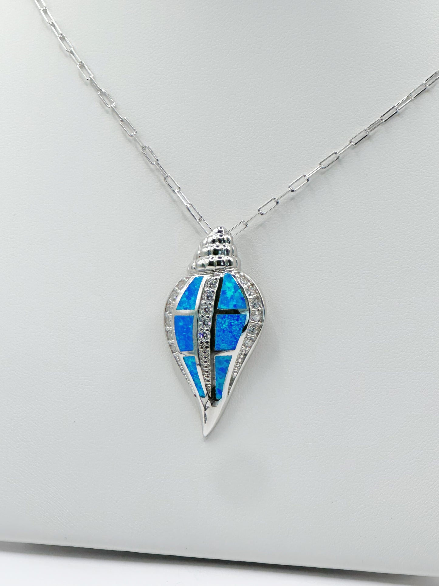 Cadena Paper Clip, Charm Concha de Mar con Ópalo Azul, Zirconia Blanca, Plata 925, Rhodium Plated