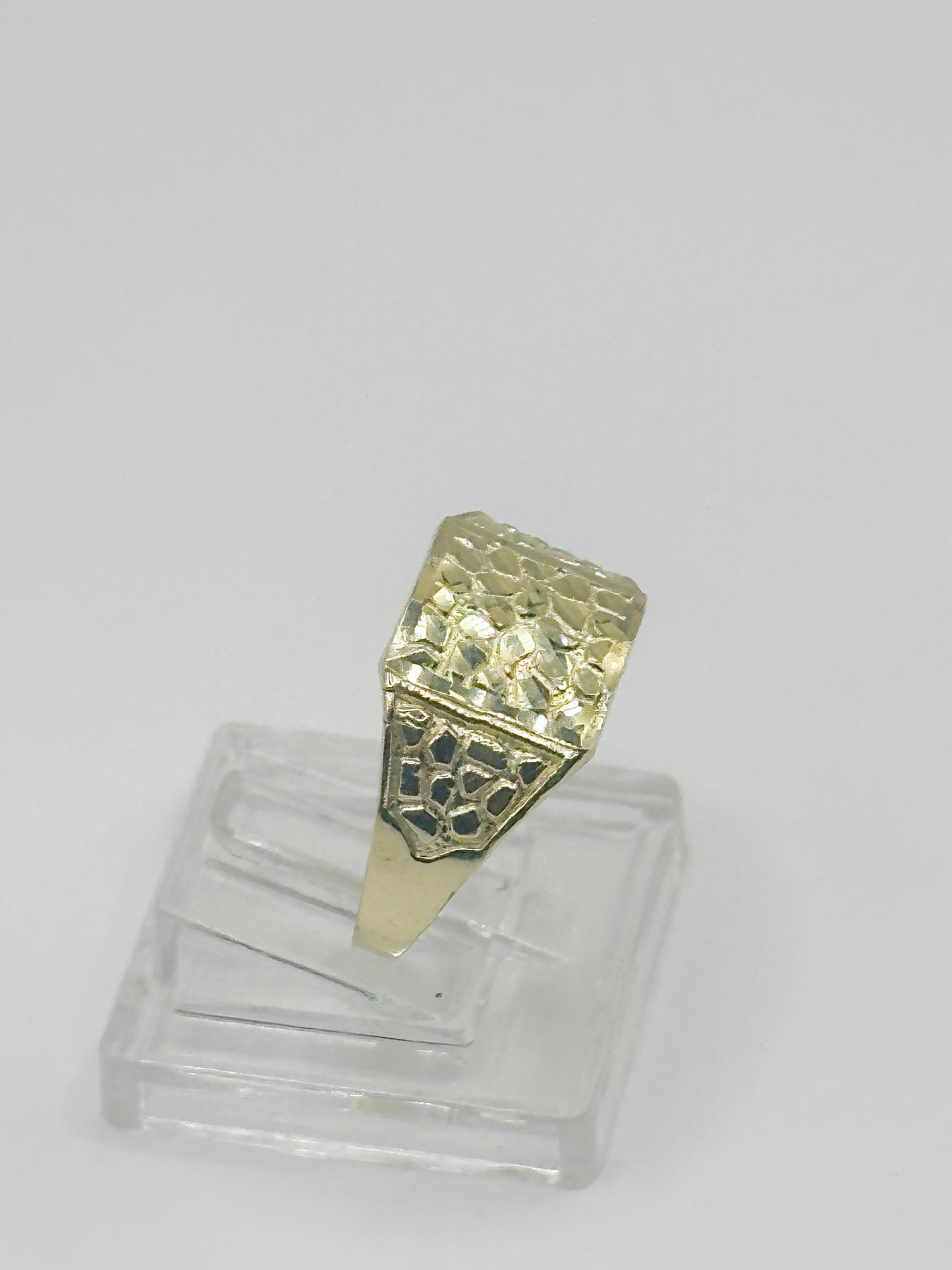 Anillo con Relieve 10kt
