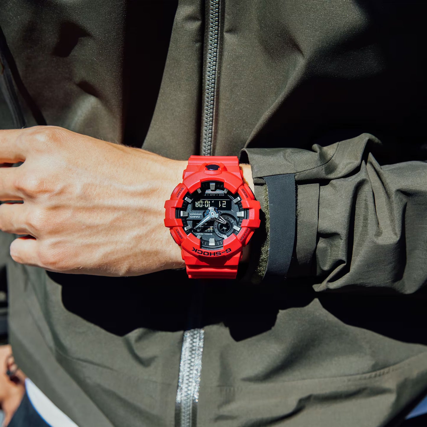 Reloj Gshock GA-700-4ADR