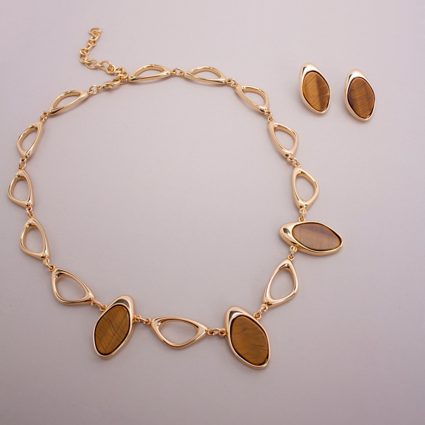 Possebon Joias Set Collar y Pantallas Stud, Piedra Natural Ojo de Tigre, Brass Gold Plated