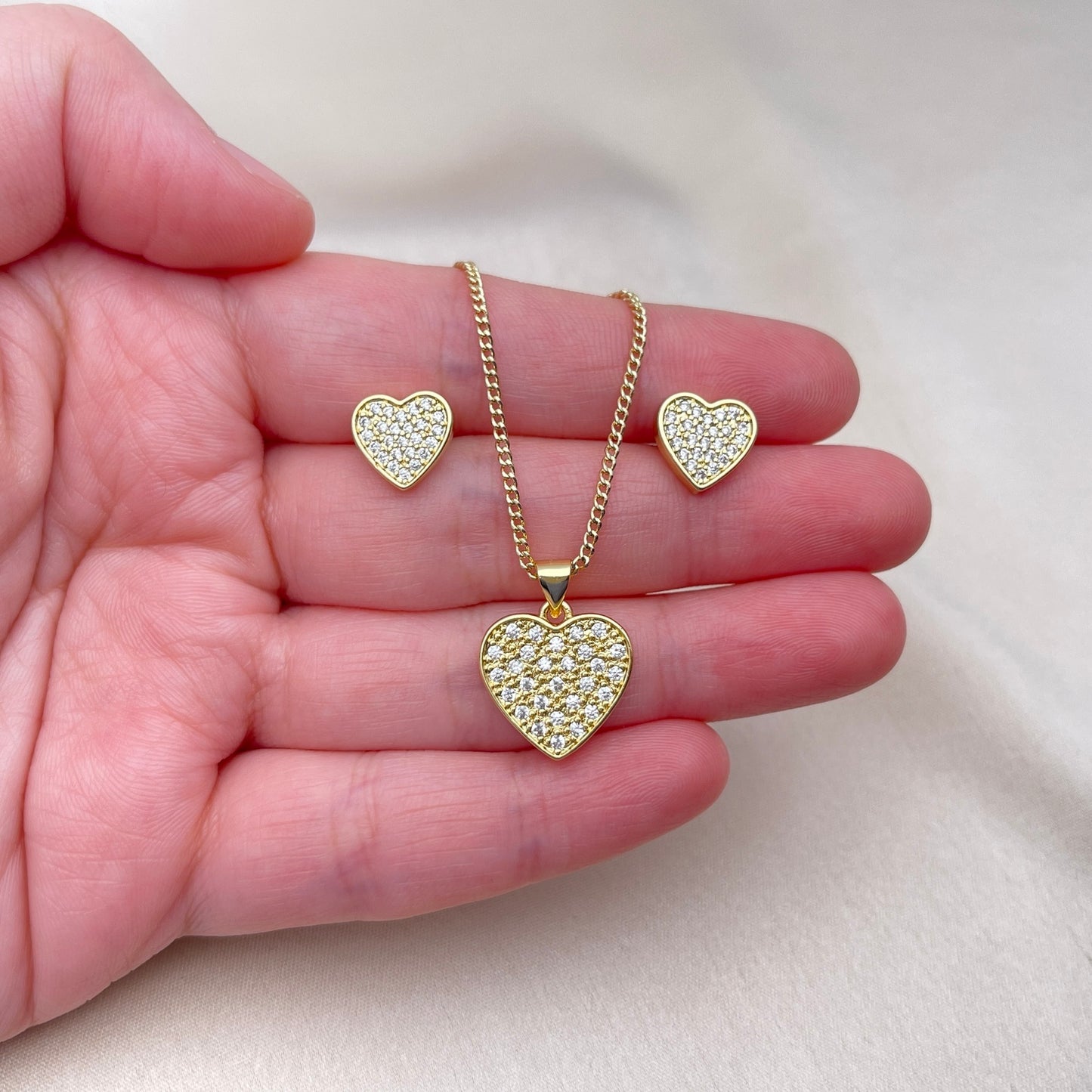 Set aretes y pendiente forma de corazón en oro laminado y piedras