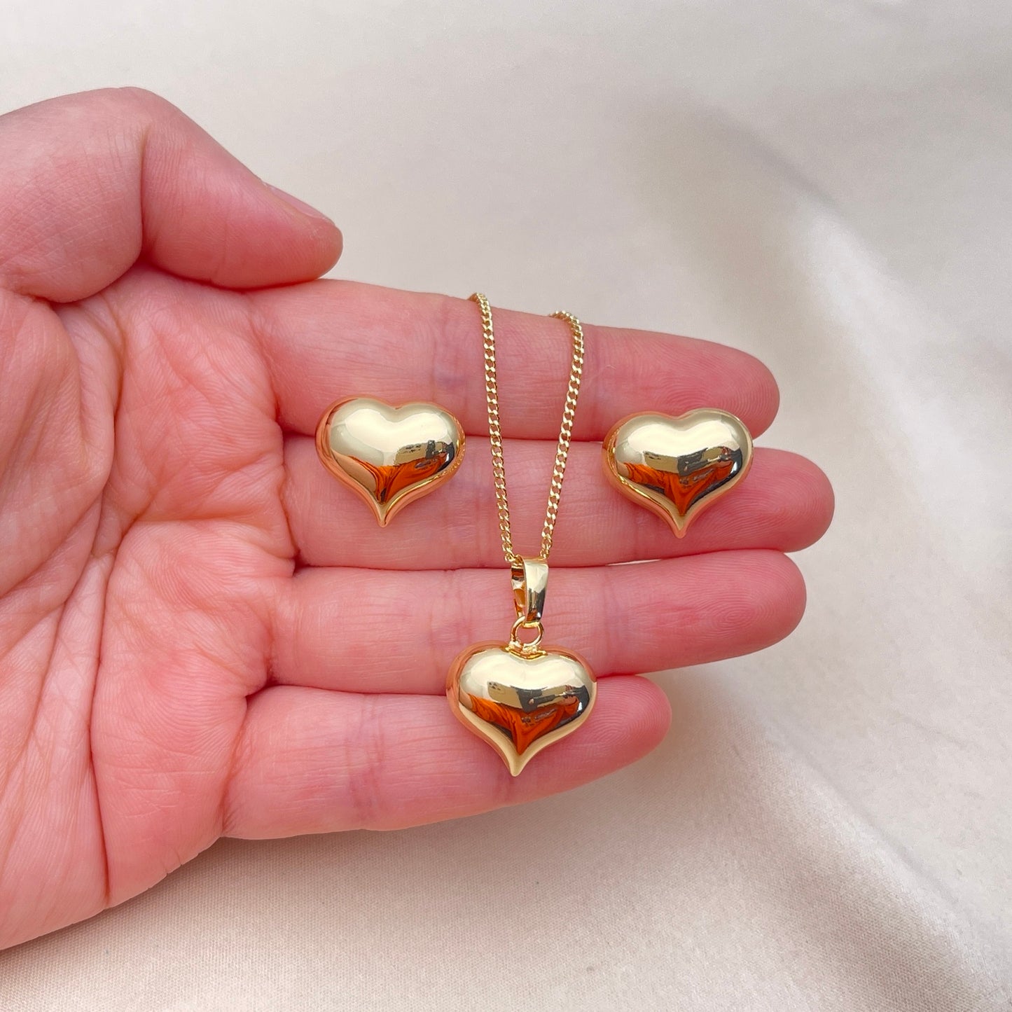 Set aretes y pendiente en forma de corazón en oro laminado