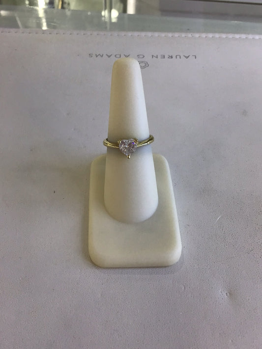 Sortija de mujer 10kt zirconia en forma de corazón