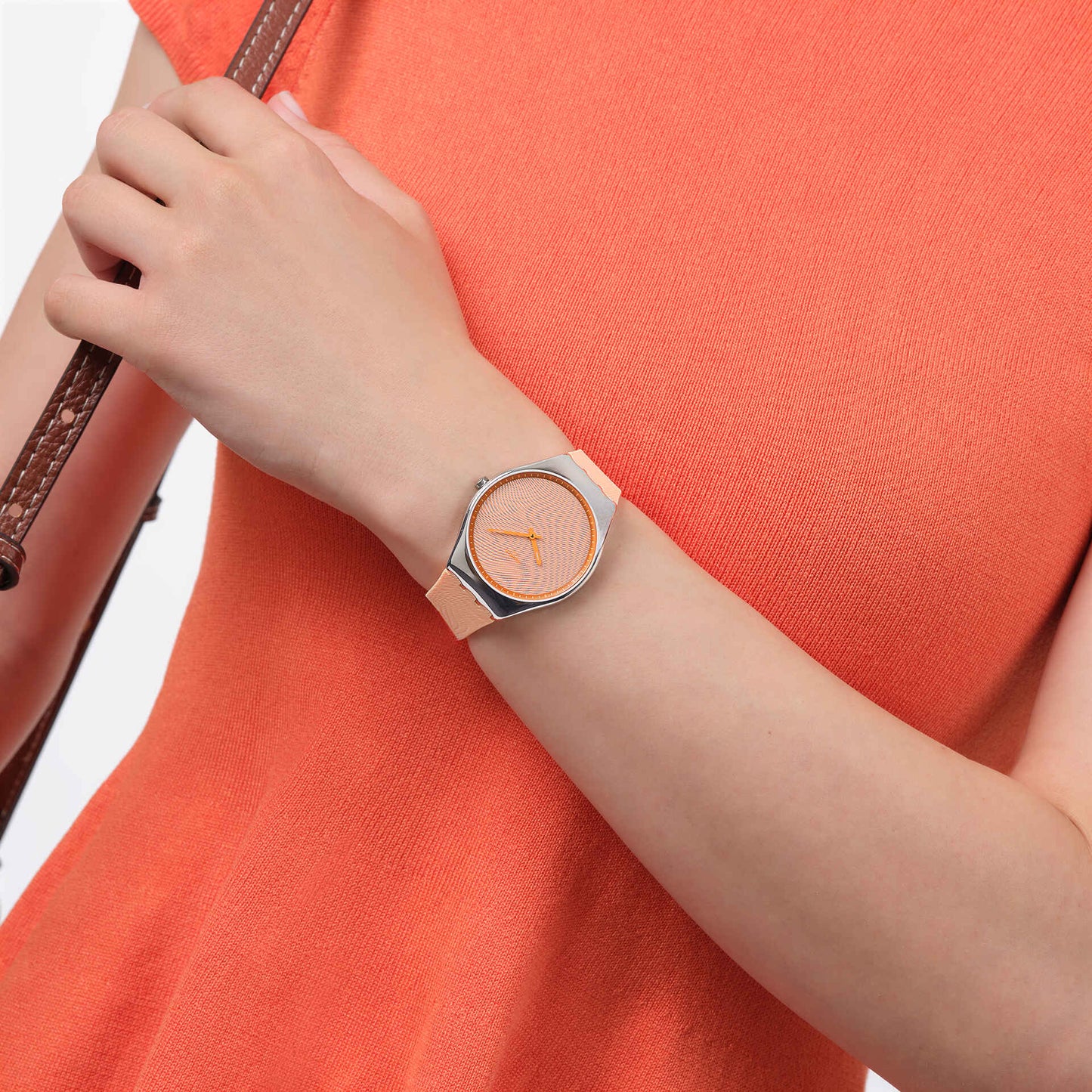 SWATCH IRIDESCENTLY PEACH