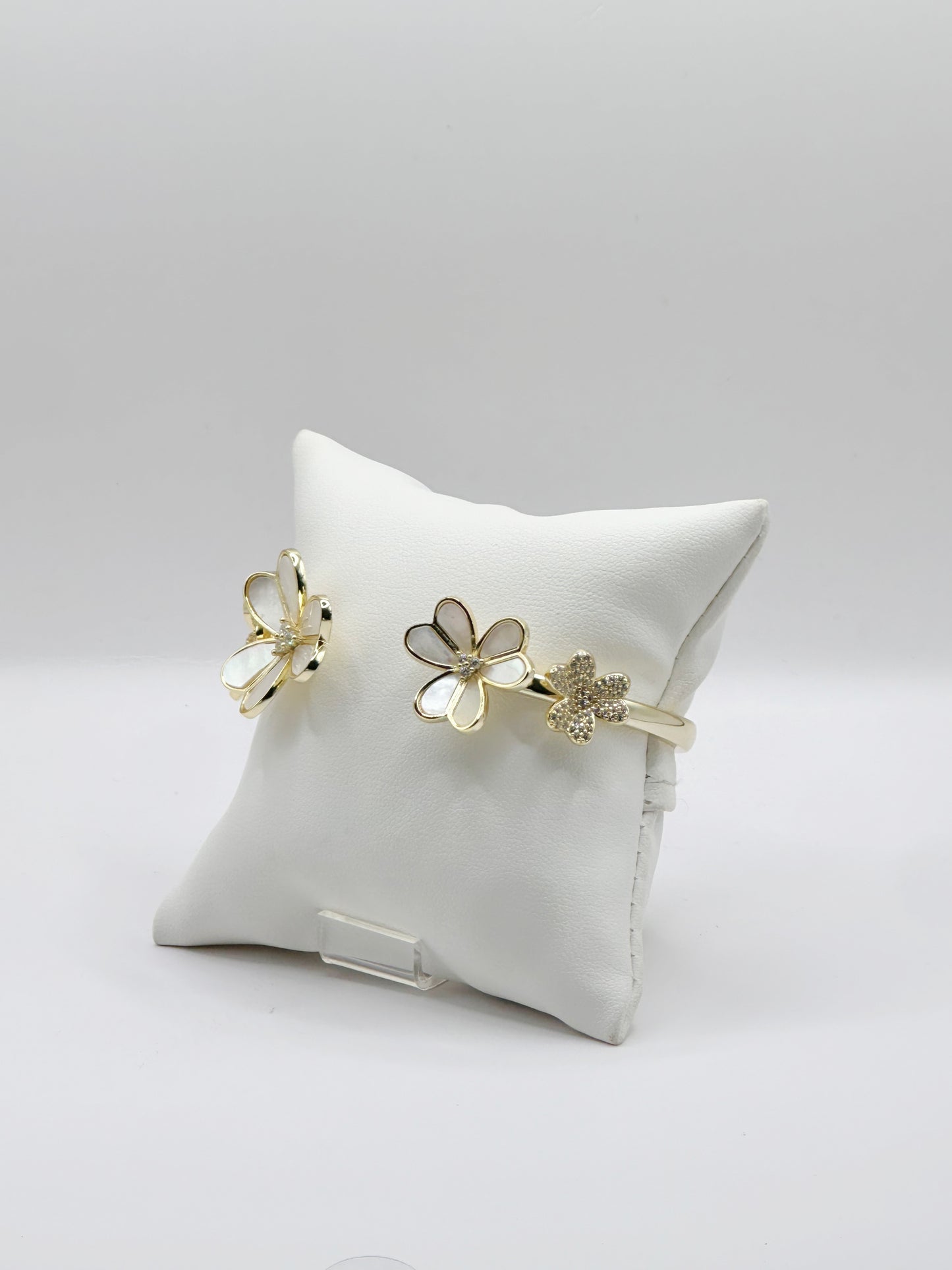 Pulsera Bangle, Flor y Pave Zirconia Madre Perla, Plata 925, 14kt Rhodium Plated
