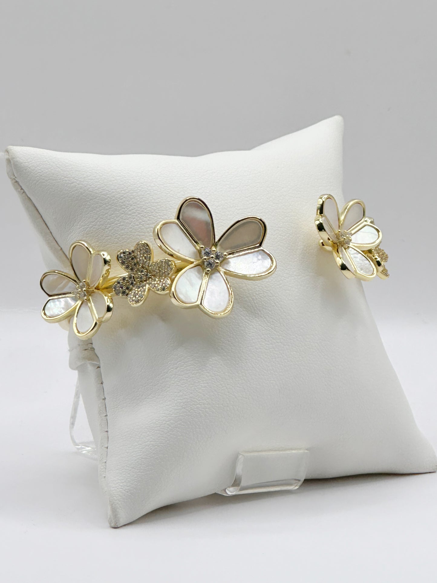 Pulsera Bangle, Flor y Pave Zirconia Madre Perla, Plata 925, 14kt Rhodium Plated