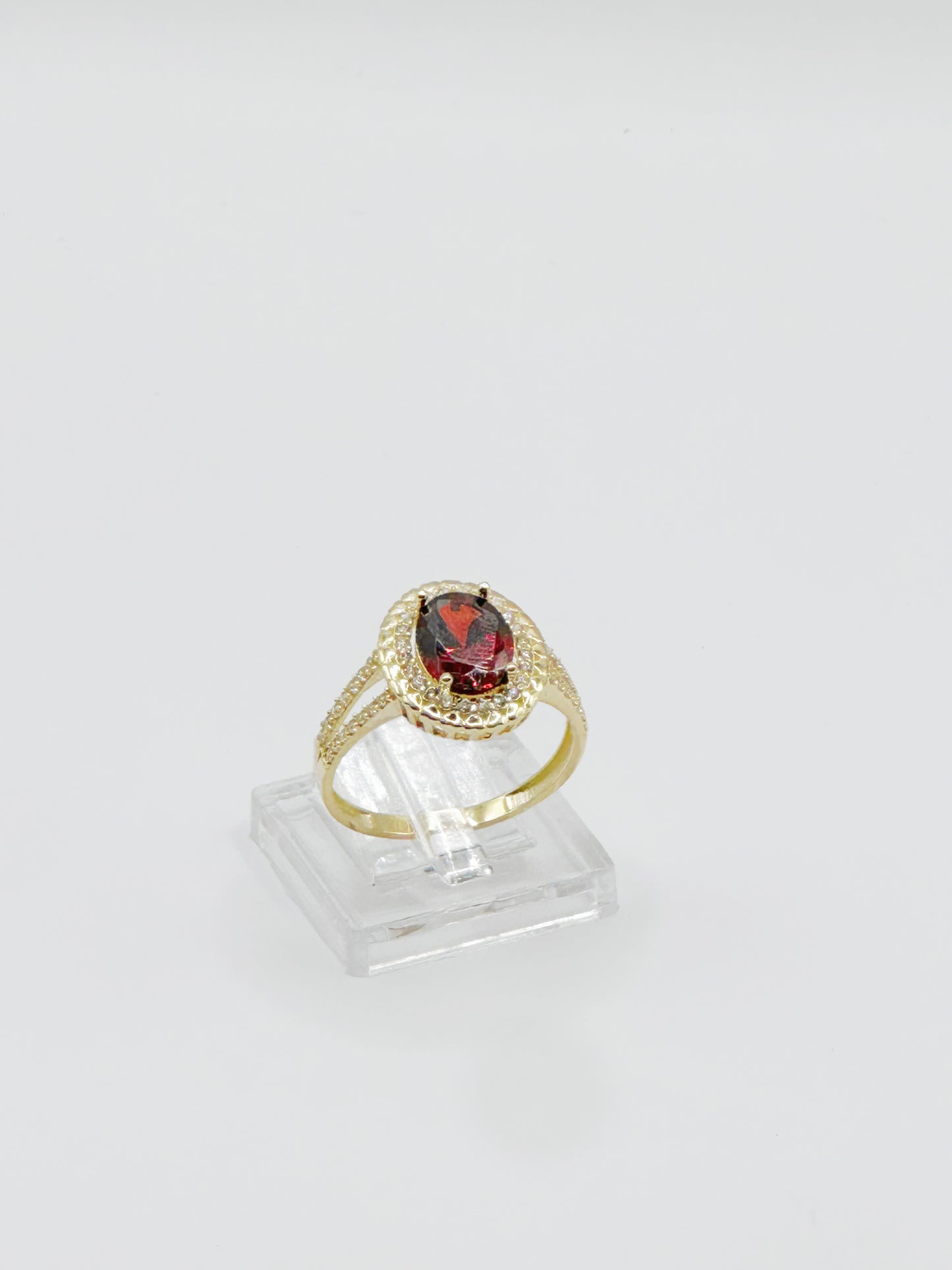 Sortija con Piedra de acolor y Zirconias 10kt