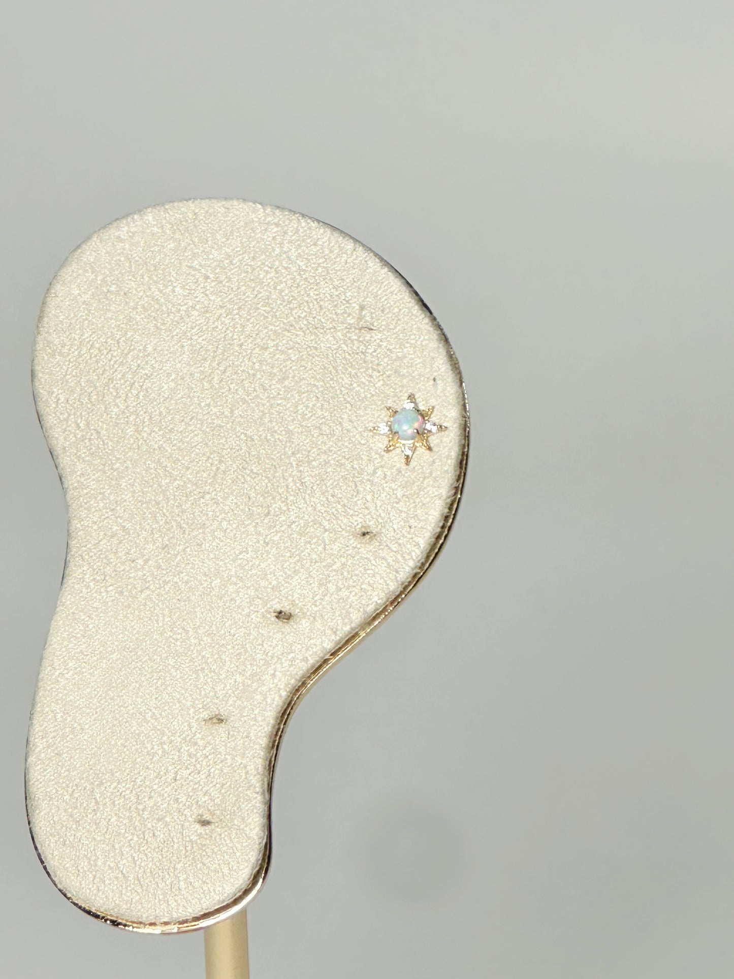 Piercing Estrella con Zirconia y Ópalo Blanco, Oro 14kt, Internal Thredded Closure