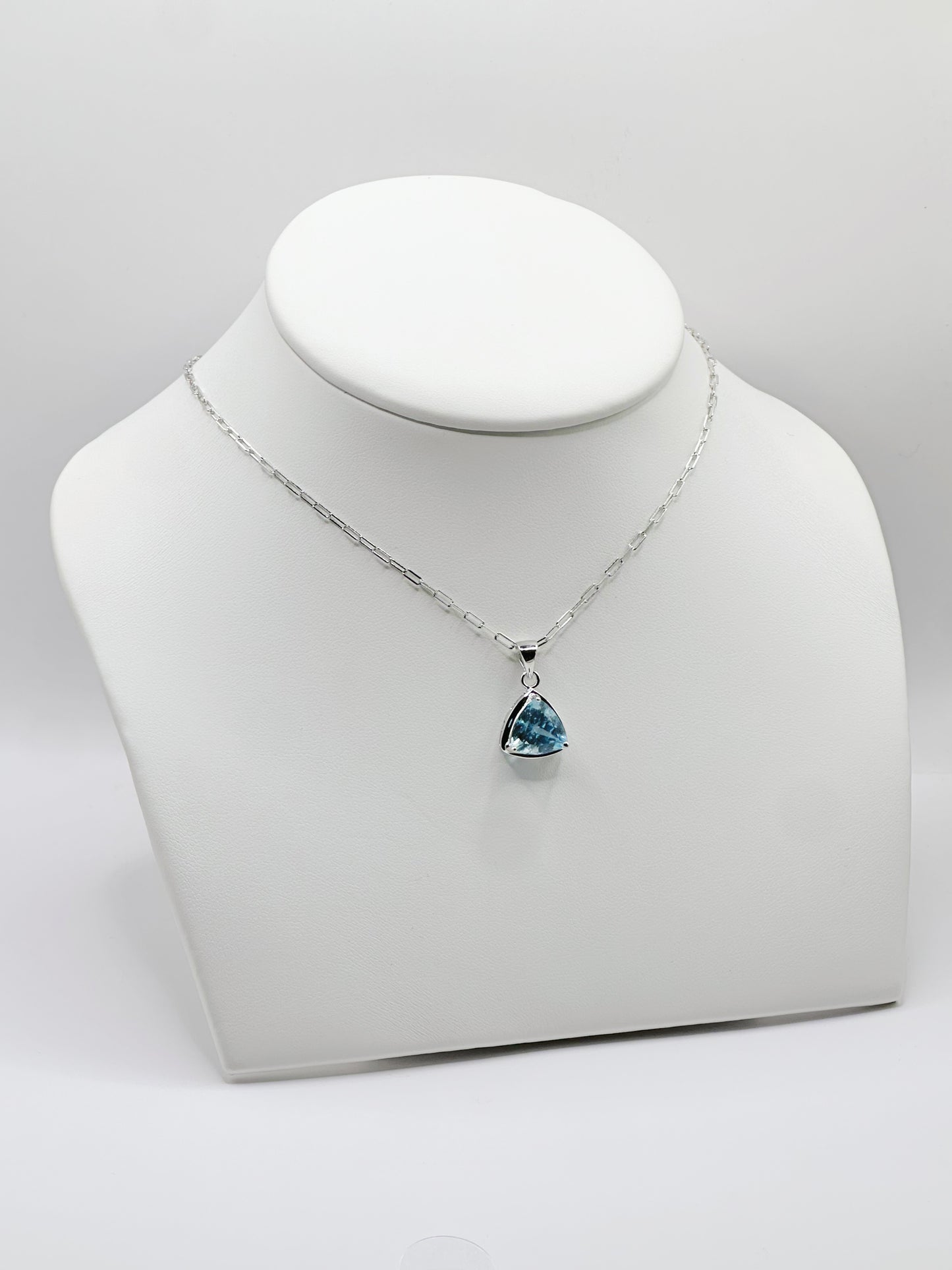 Cadena Paper Clip, Charm Topaz Sky Blue Triangular, Plata 925, Rhodium Plated