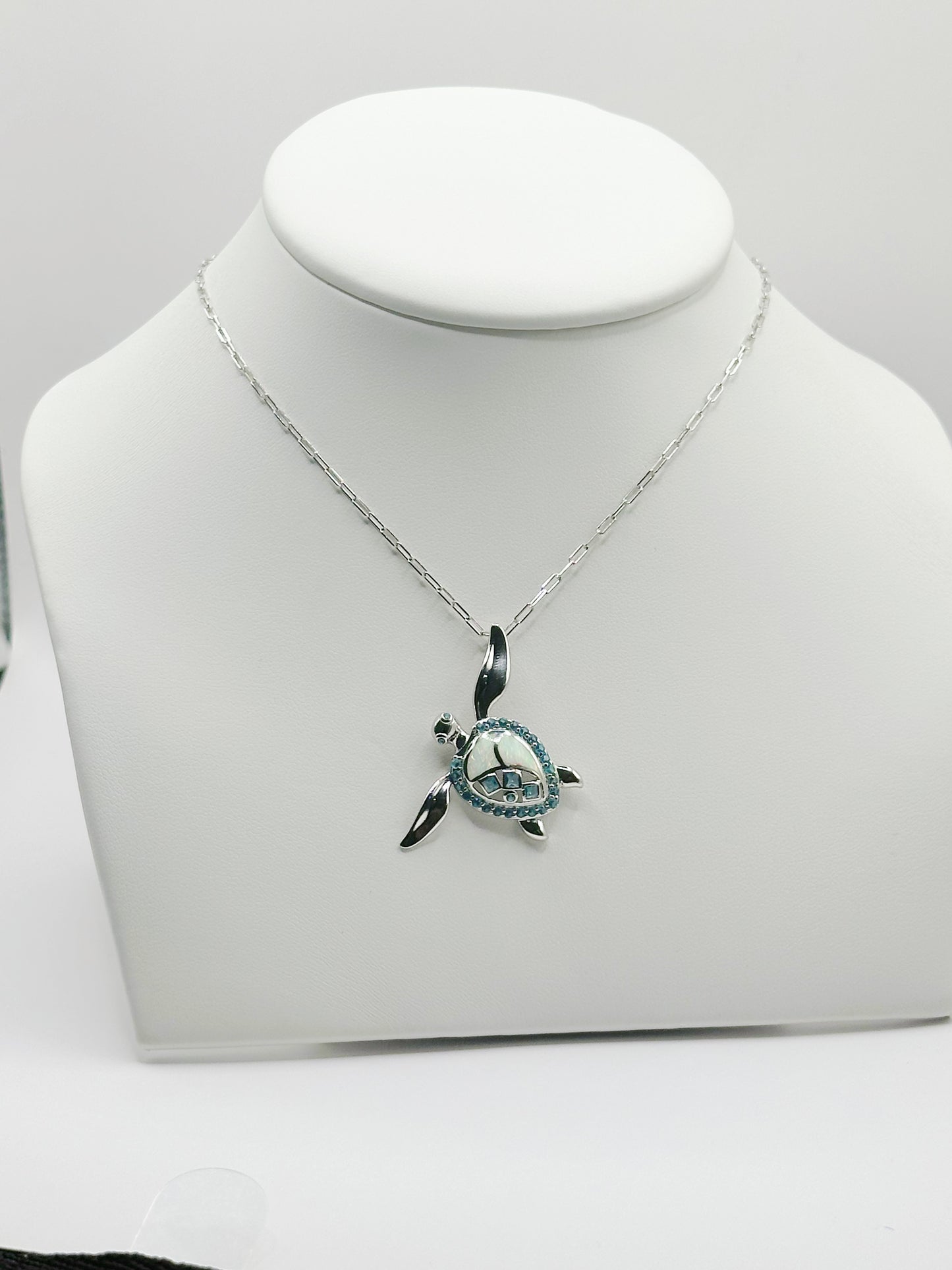 Cadena Paper Clip, Charm Tortuga Ópalo Blanco y Topaz Sky Blue, Plata 925, Rhodium Plated