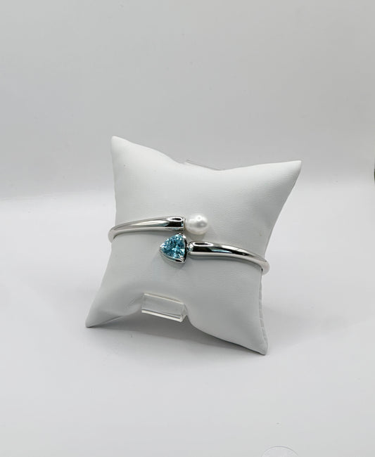 Pulsera Cuff, Charm Topaz Sky Blue y Perla, Plata 925, Rhodium Plated