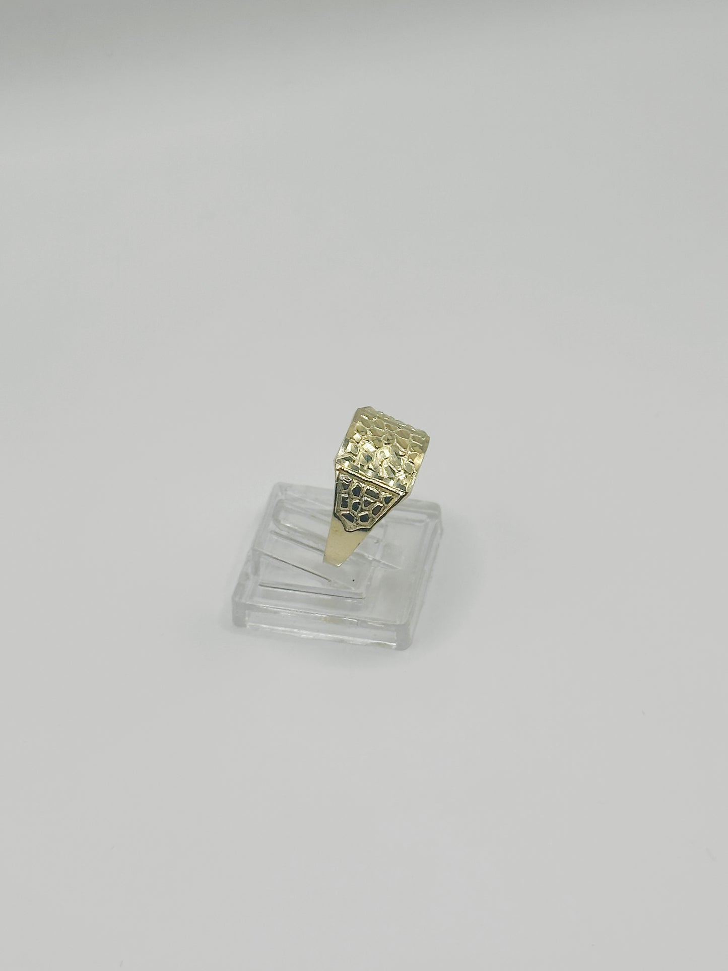 Anillo con Relieve 10kt