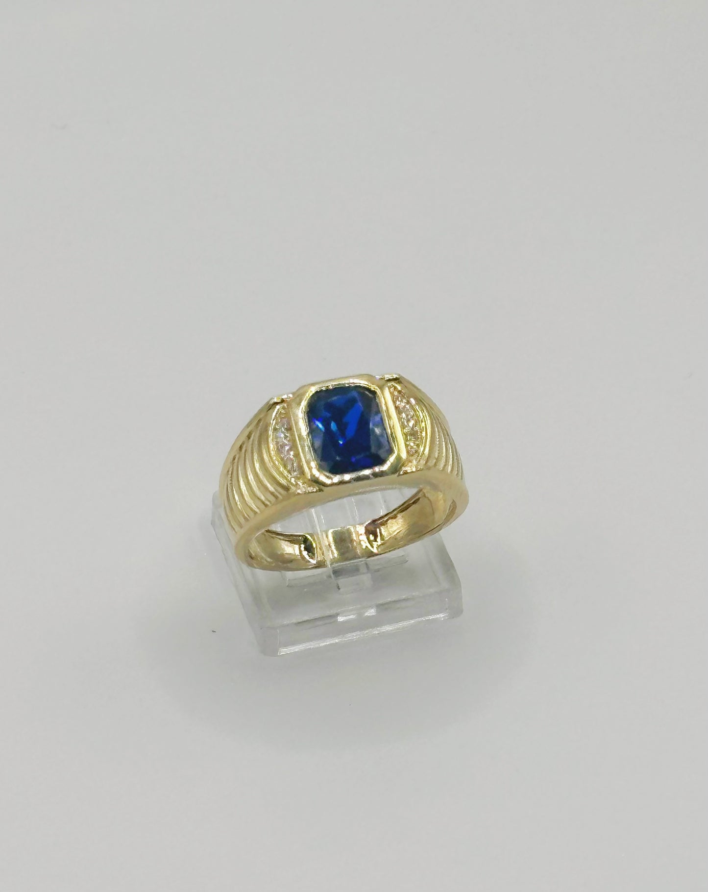 Anillo con Zirconia y Piedra de Color 10kt