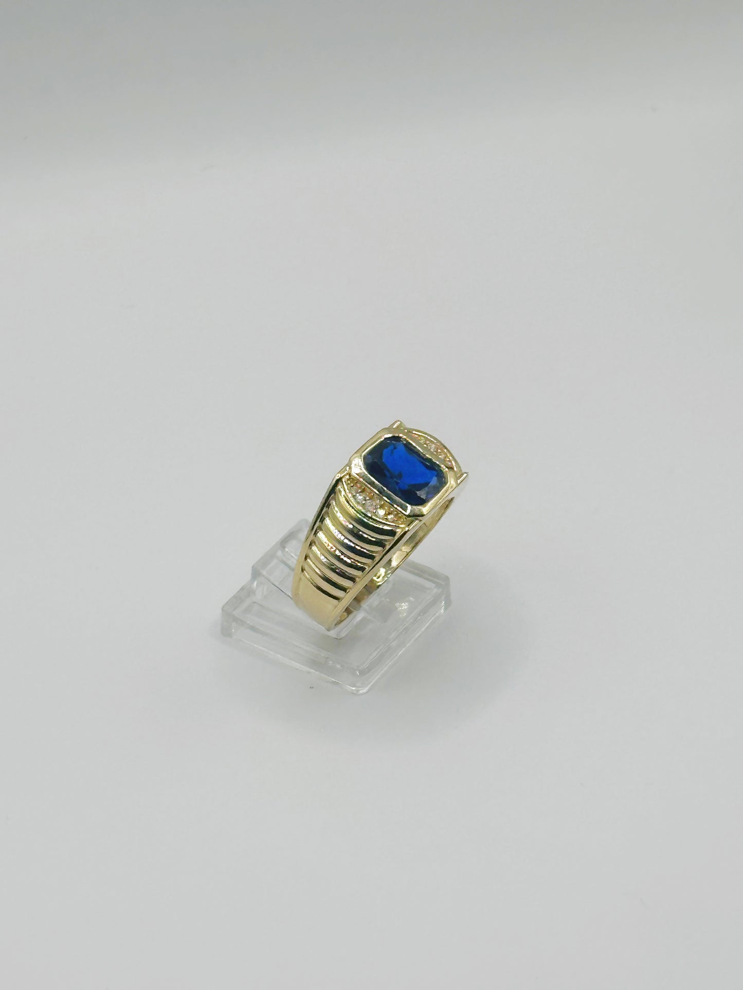 Anillo con Zirconia y Piedra de Color 10kt