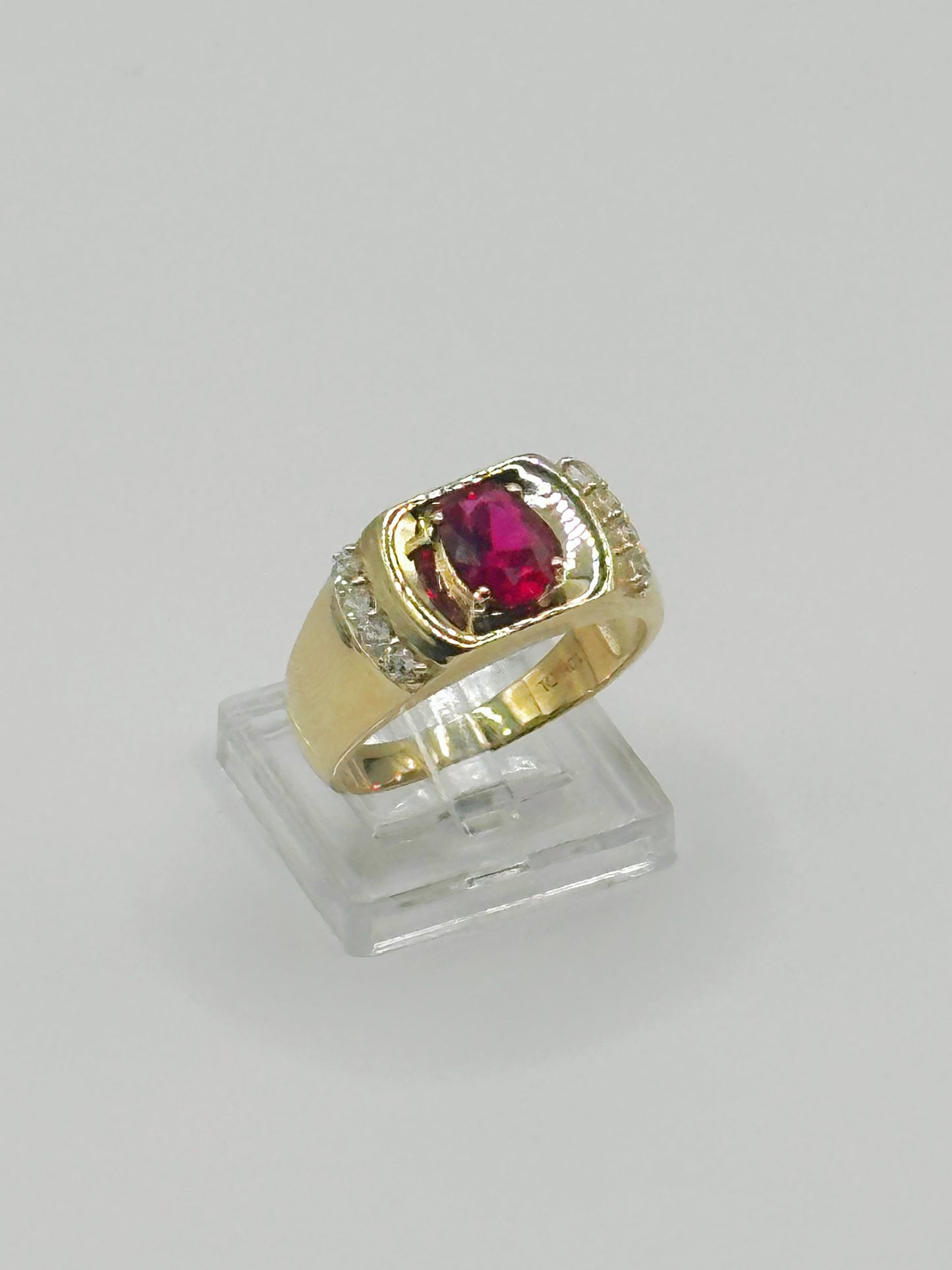 Anillo con Zirconia y Piedra de Color 10kt