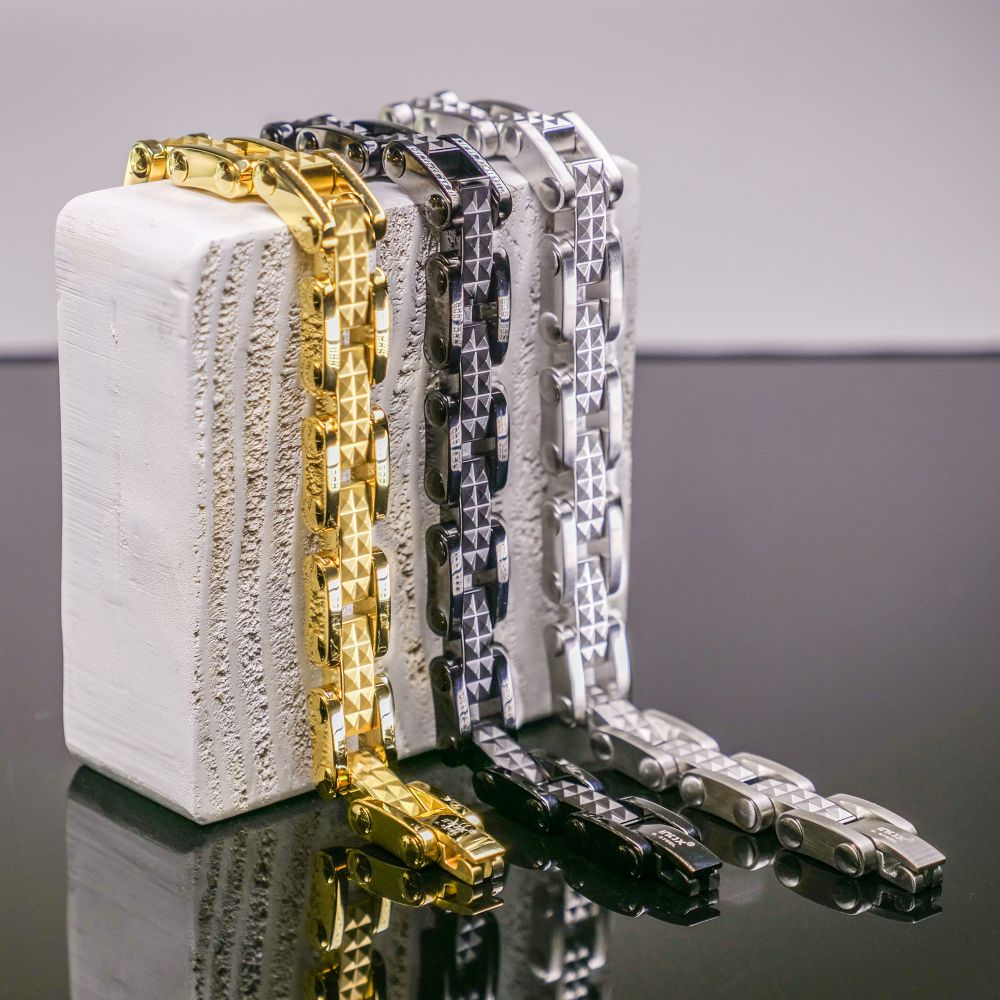 18Kt Gold IP Steel with Matte Finish Pyramid Stud Pattern & High Polished Finish Link Bracelet